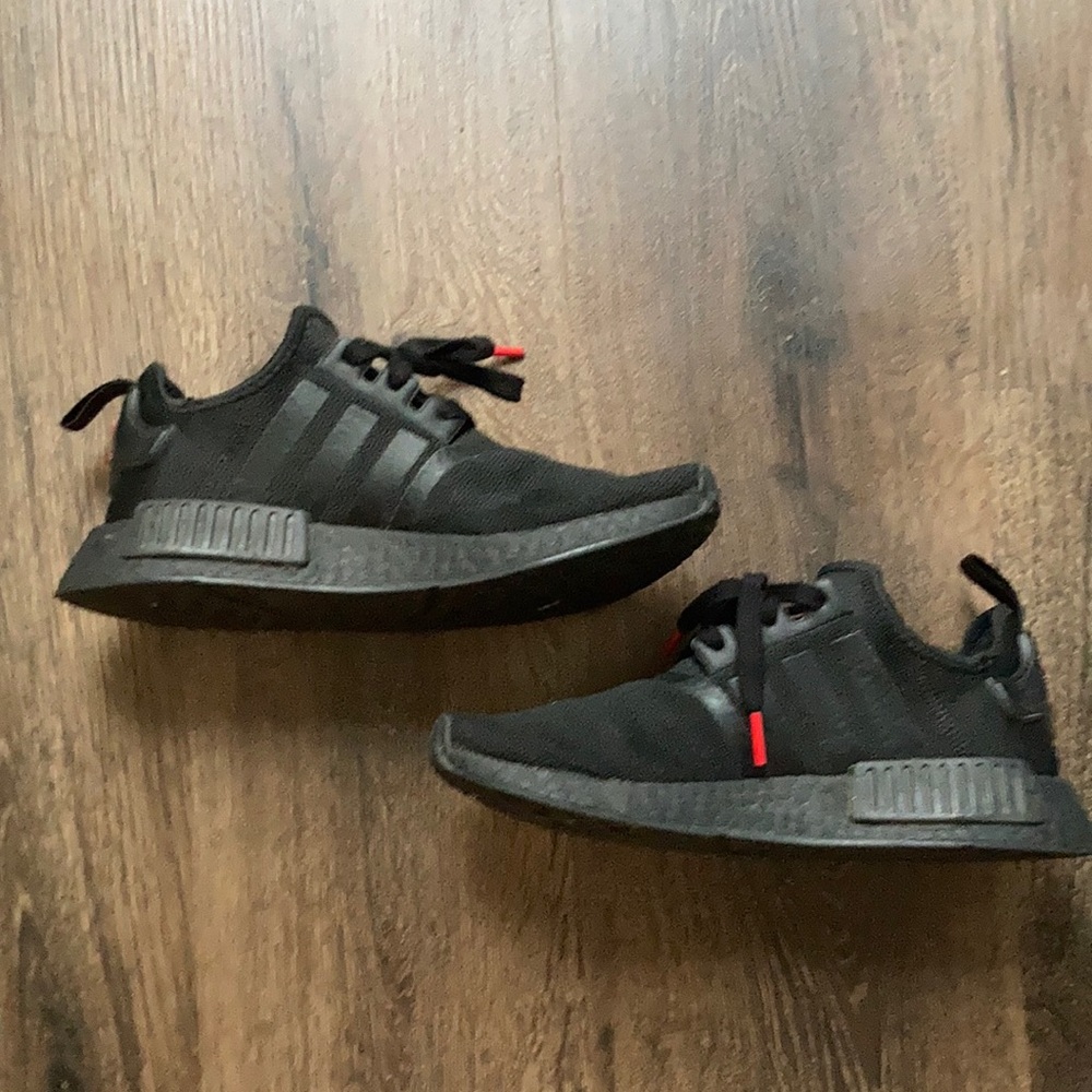 Adidas size 7 black and red